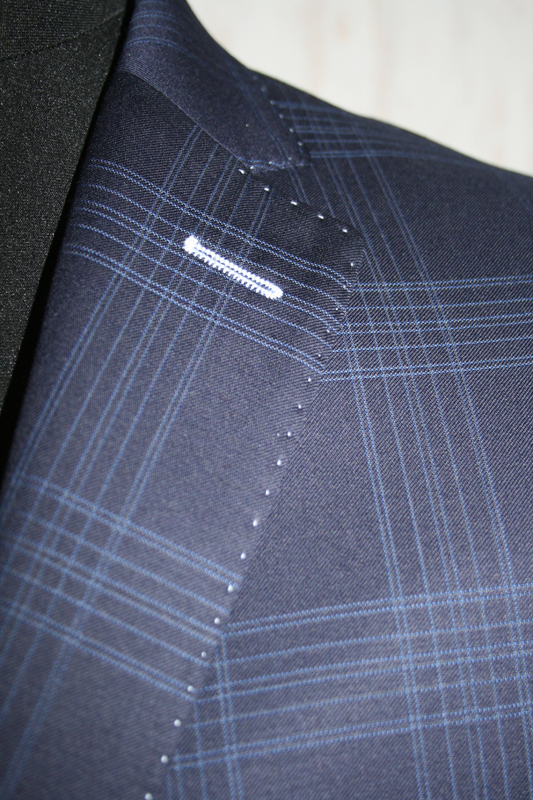 Contrasting stitching and buttonholes